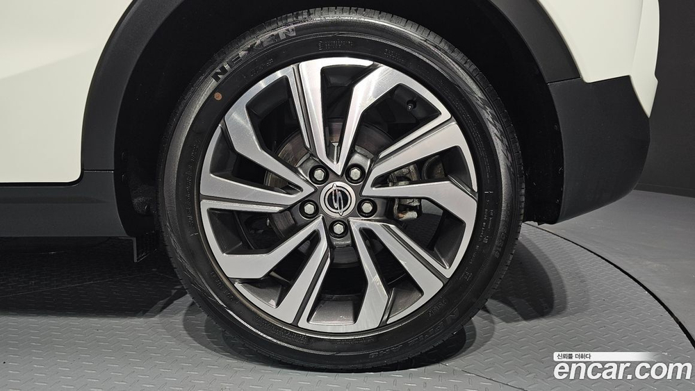 KG Mobility (Ssangyong) Very New Tivoli Бензин 1.5 2WD (11.2020)
