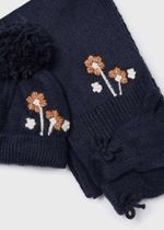 шапка с шарфом и перчатками