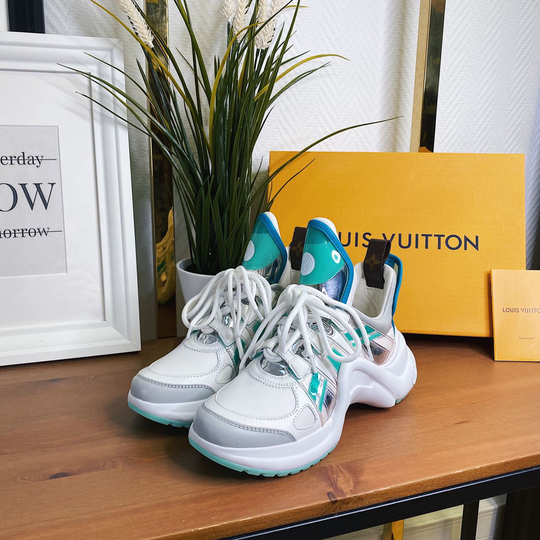 Кожаные кроссовки