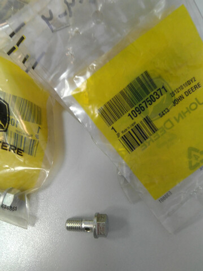Болт-штуцер 1096750371 John Deere оригинал Япония