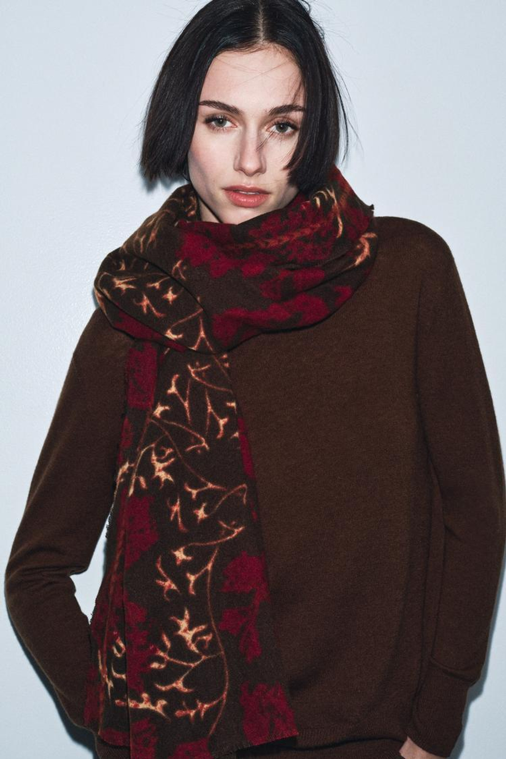 ZARA ПЛАТОК С ЦВЕТОЧНЫМ ПРИНТОМ, КОРИЧНЕВЫЙ