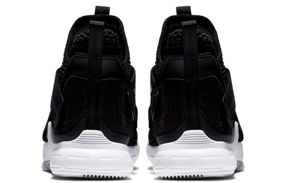 Кроссовки Nike Zoom Soldier 12