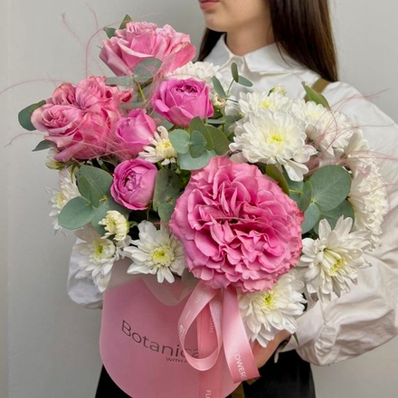 Малиновая композиция с пионовидными розами мисти баблс 2607202510