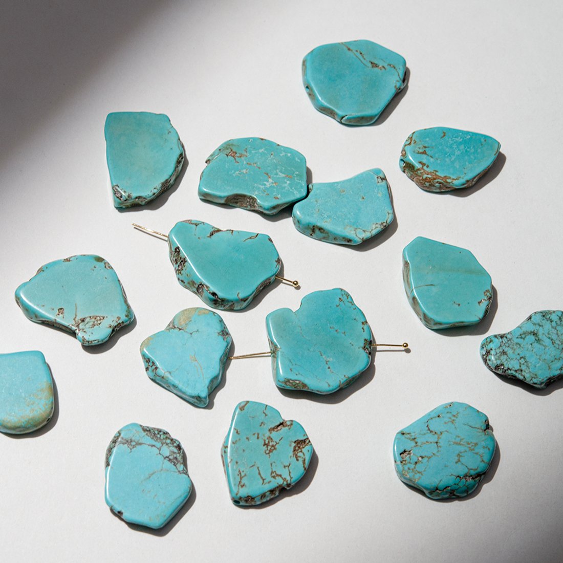 Туркенит (имитация бирюзы), продольное отверстие, 25-35*20,5-31мм