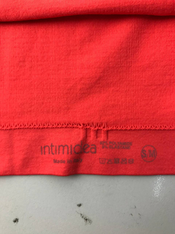 Футболка Intimidea яркая на 10/11 лет