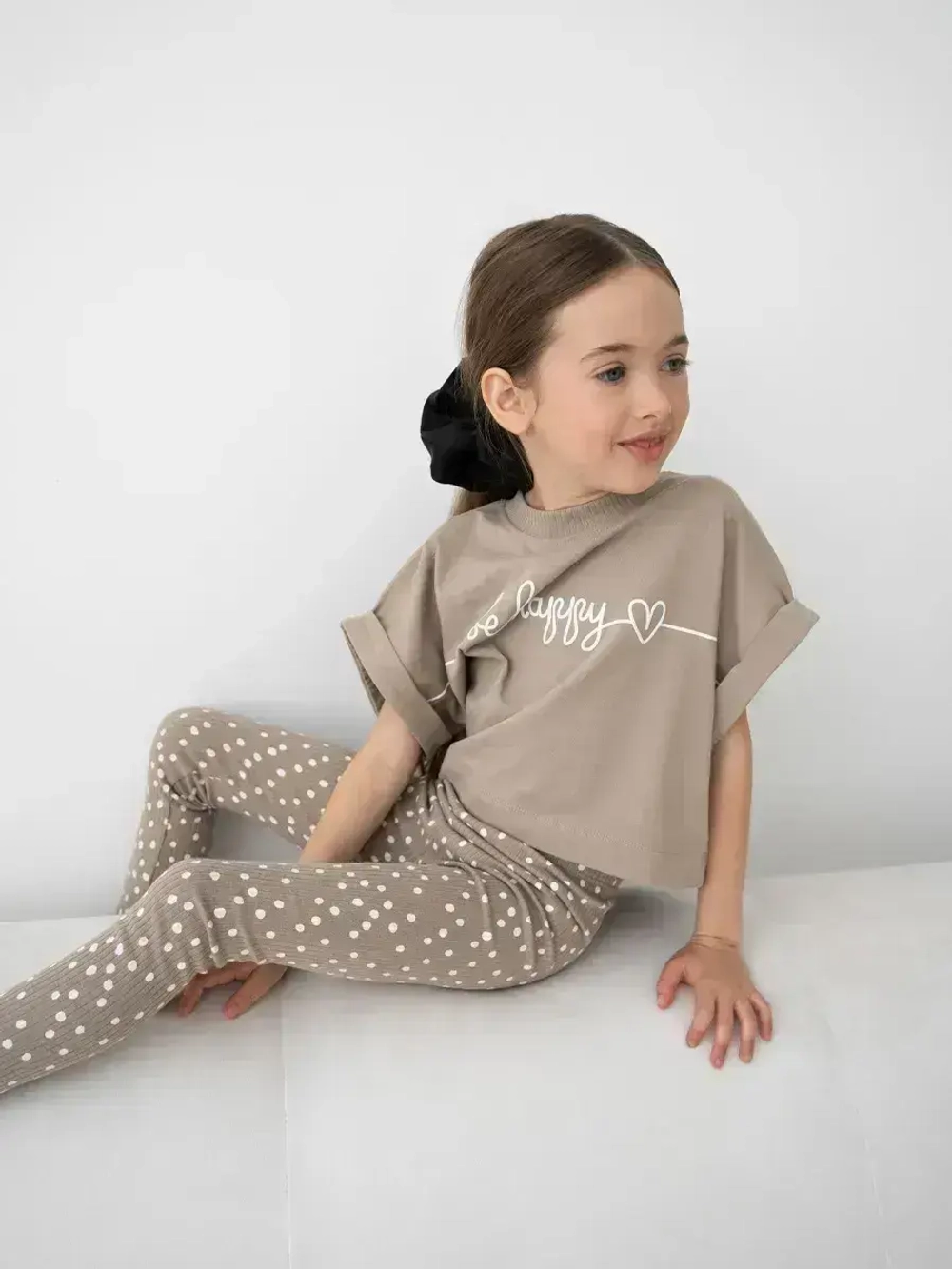 Костюм для девочки летний футболка и леггинсы