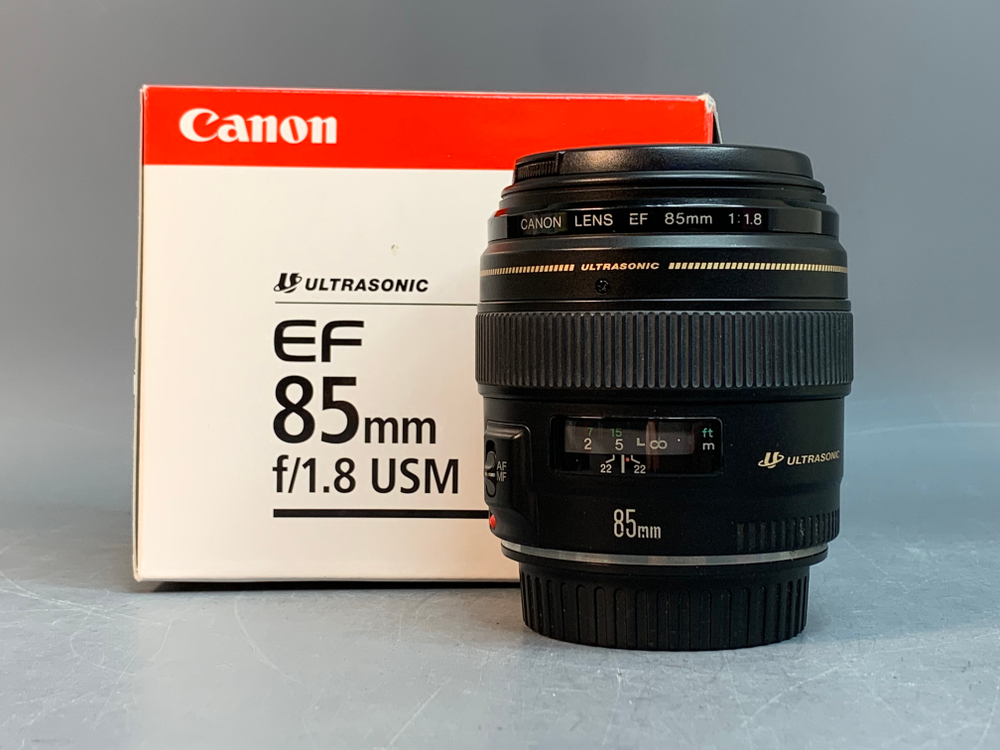 Canon EF 85mm 1.8 USM Небольшие царапины на линзе