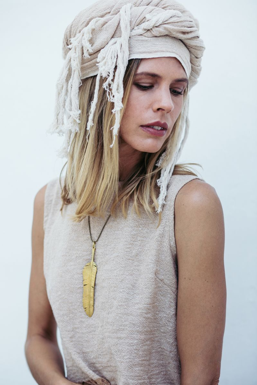 Кроп-топ Aroha Tino (беж/темн.бахрома)