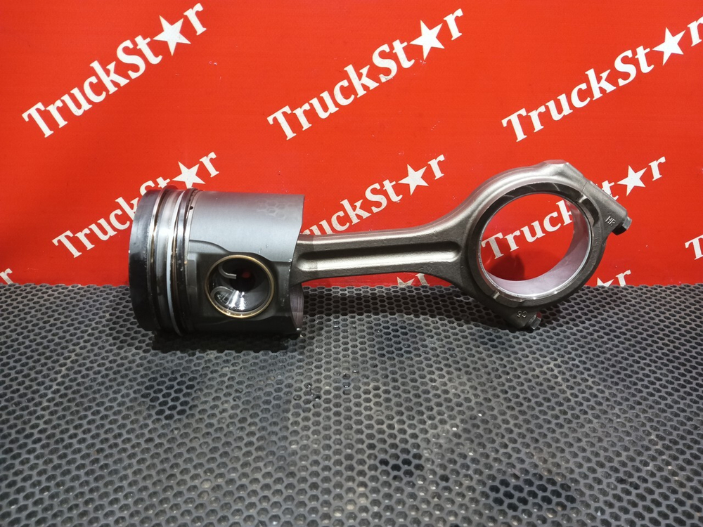 Поршень с шатуном 2017г.