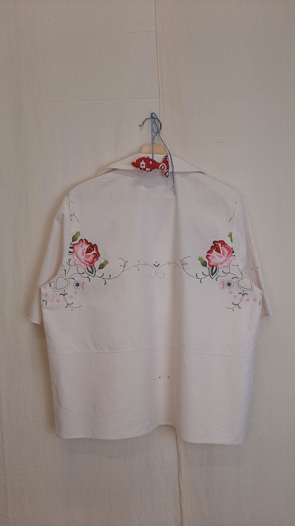 Рубашка Soeurs с Красными Розами/Red Rose Short Sleeve Shirt белая