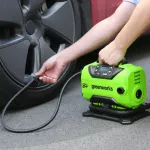 Компрессор автомобильный аккумуляторный Greenworks Арт. 3400807UA, 24V / 12V (от прикуривателя автомобиля), c АКБ 2Ач и ЗУ в сумке