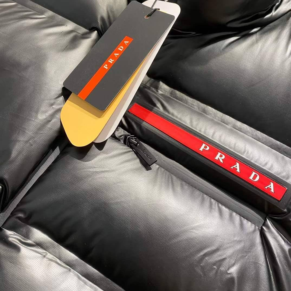 Безрукавка Prada