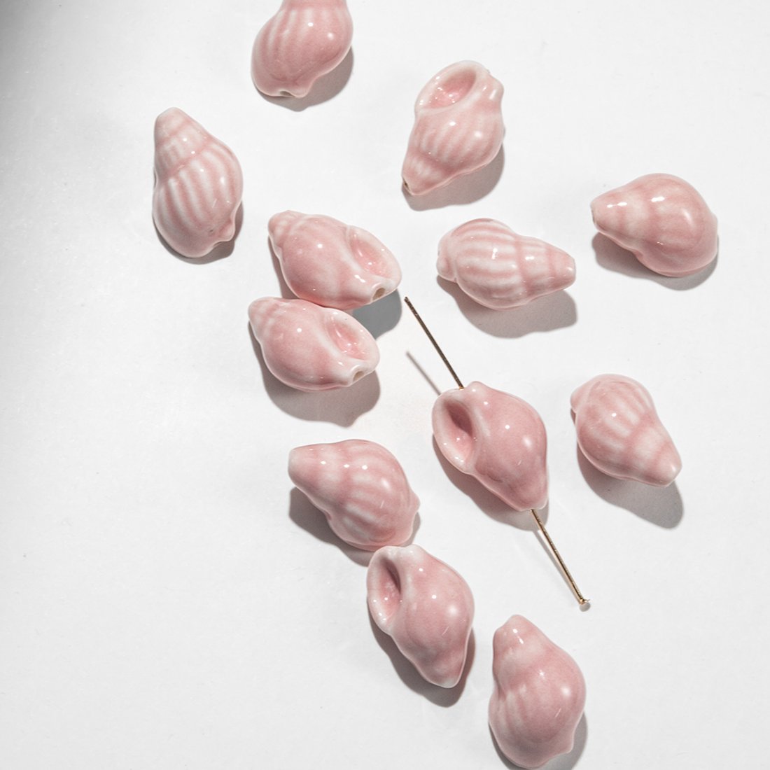Бусина в форме морской ракушки, 14,6*21мм, розовая, глазурированный фарфор