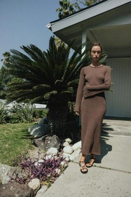 ZARA ДЛИННОЕ ПЛАТЬЕ, ТЕМНО-КОРИЧНЕВЫЙ