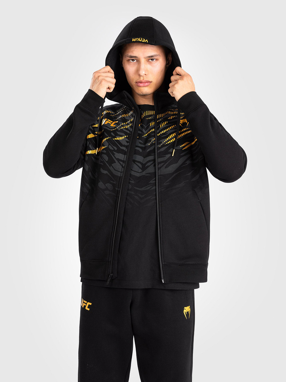 Толстовка UFC Fusion by Venum Replica Black/Gold