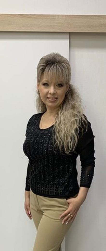 Комбинированный черный блузон с пайетками и камушками.