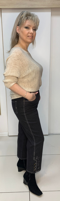 Стрейчевые немецкие джинсы с белой от строчкой