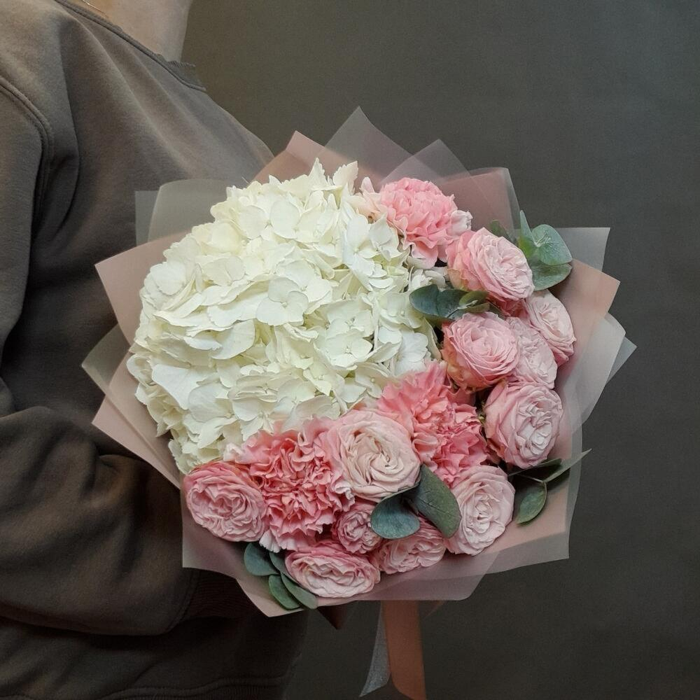 Авторский букет из гортензии, пионовидных роз и диантуса ПРЕДЗАКАЗ