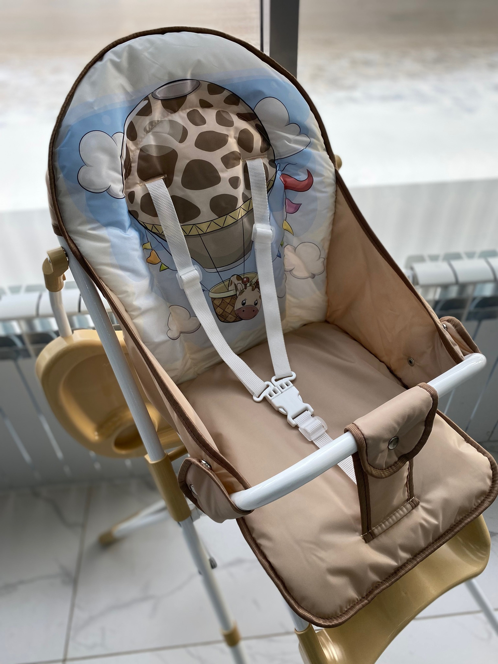 Стульчик для кормления АРТ-1684 (Жираф на шаре (бежевый))