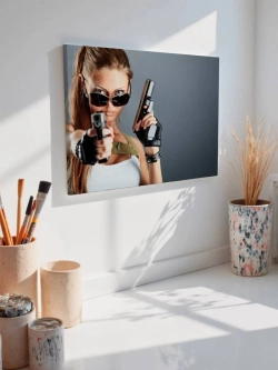 Картина на стену 40 X 50 Девушка с пистолетами