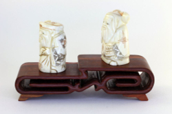 Сет нэцкэ Дзюродзин и Фукурокудзю на подставке