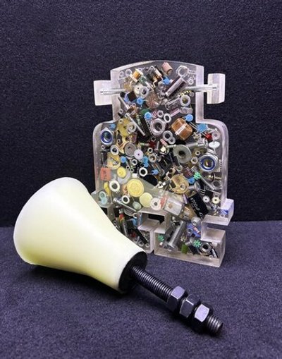 Полиуретановый конус с усиленной оксидированной шпилькой