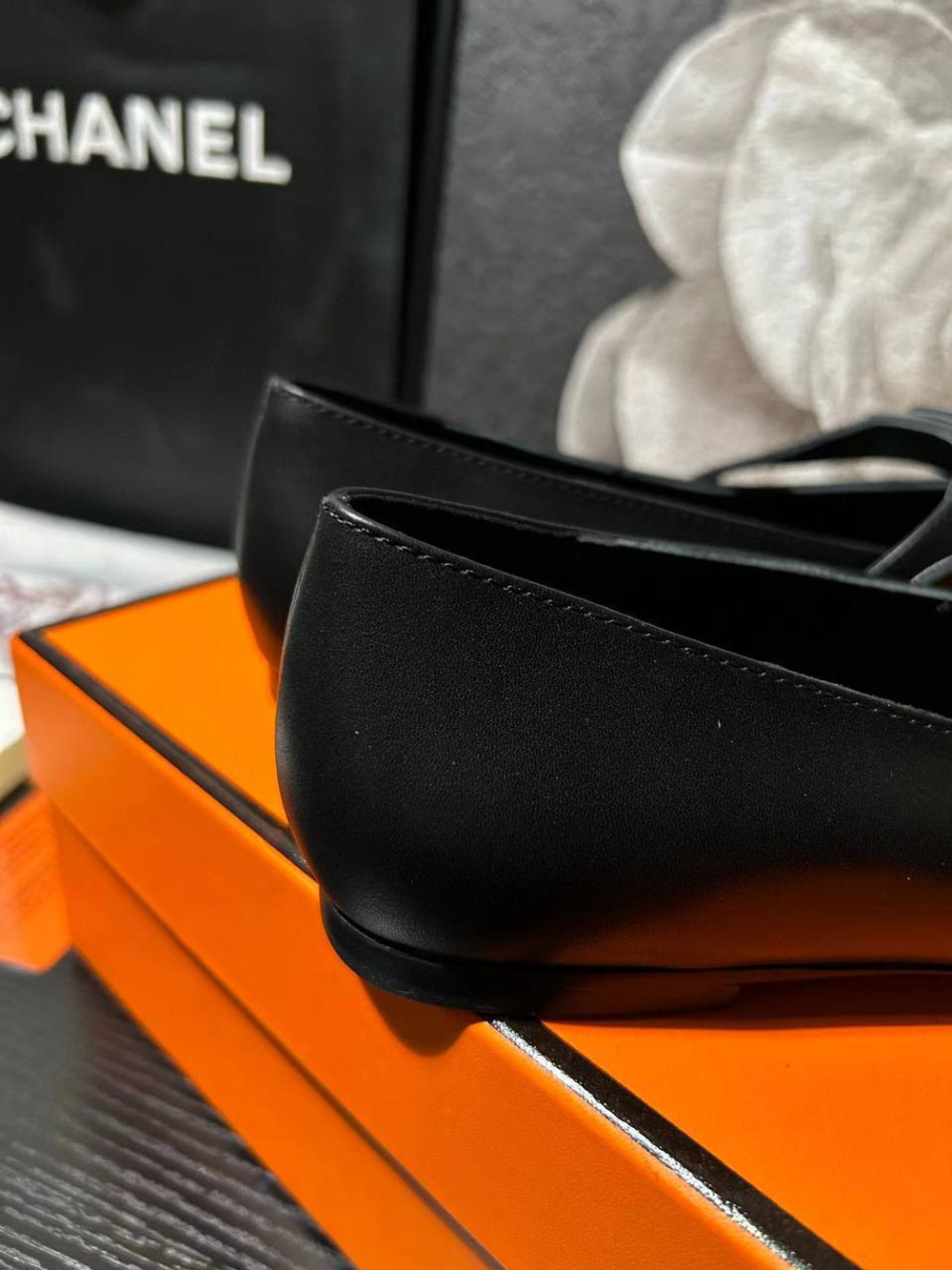Женские туфли балетки Hermes Kelly черного цвета с ремешком