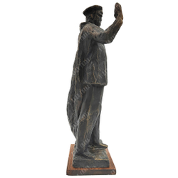 Динес Ю. С. Милиционер с девочкой. Бронза. 1973 г.