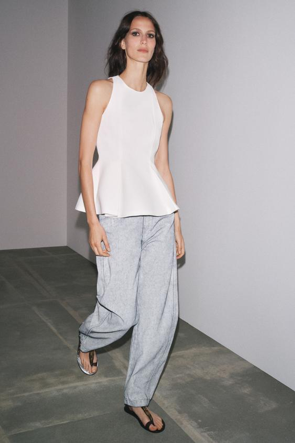 ZARA ЗАУЖЕННЫЕ ДЖИНСЫ С ПОКРЫТИЕМ И СРЕДНЕЙ ПОСАДКОЙ — ZW COLLECTION, СИНИЙ