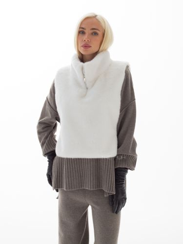 Белая манишка из эко-меха на молнии