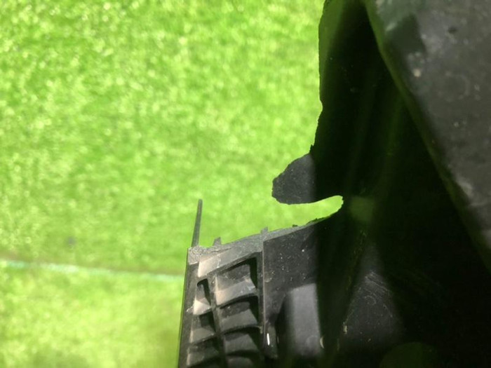 Кронштейн решетки радиатора Audi RS Q8 (2020-н.в.)