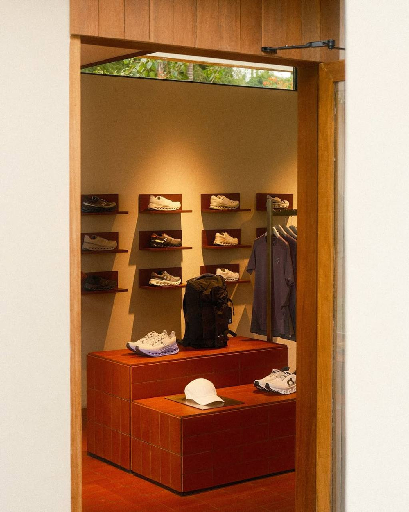 Перенестись вместе с On Running на Бали