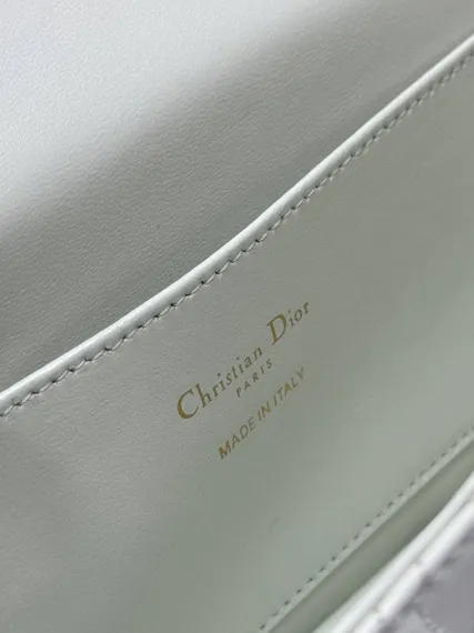 Сумка с клапаном Miss Dior белый