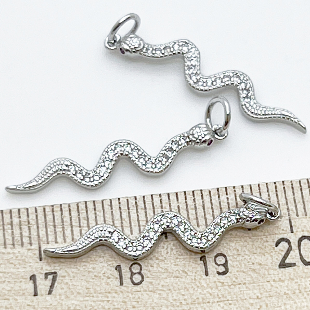 Подвеска Змея, родиевое покрытие, фианиты, размер 28*5 мм, цена за 1 шт