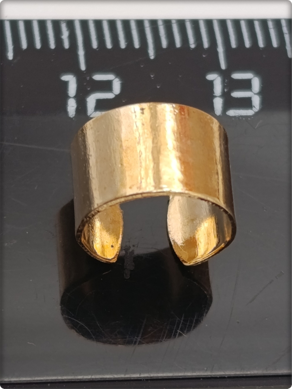 Клипса для имитации пирсинга уха "Манжет" золотистая. 