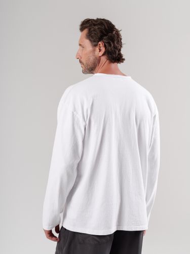 Белый лонгслив на пуговицах