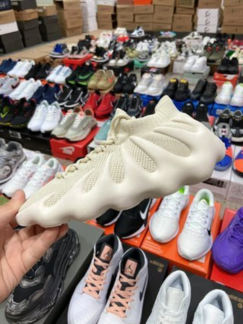 Купить в Москве кроссовки  adidas Yeezy Boost 450