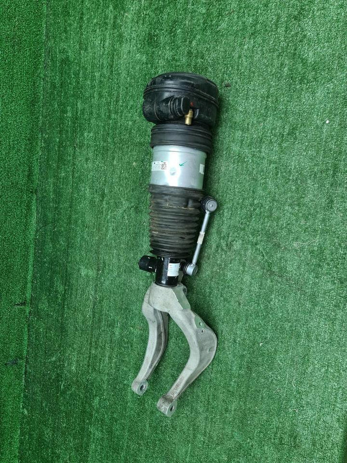 Стойка пневматическая правая Lixiang L9 (2022-н.в)