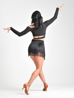 Короткий топ для танцев