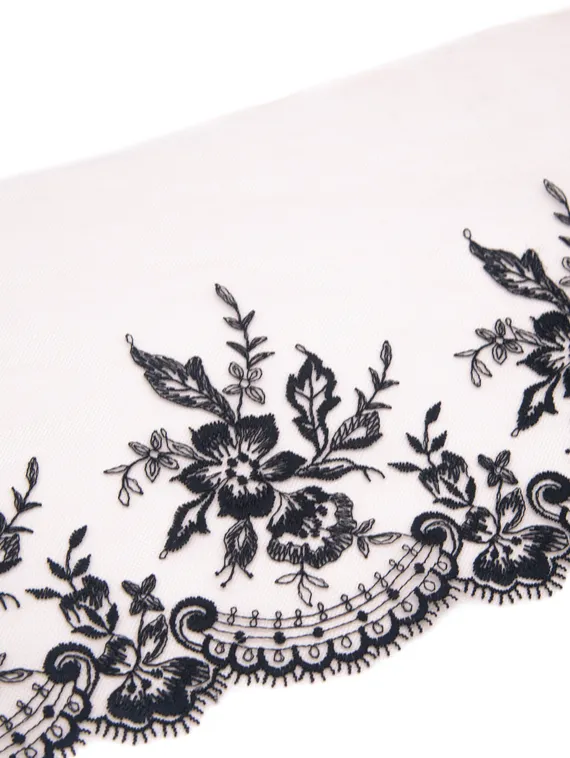 05-73 ОПТ Вышивка на неэл. сетке 18 см, телесный/черный (левая)