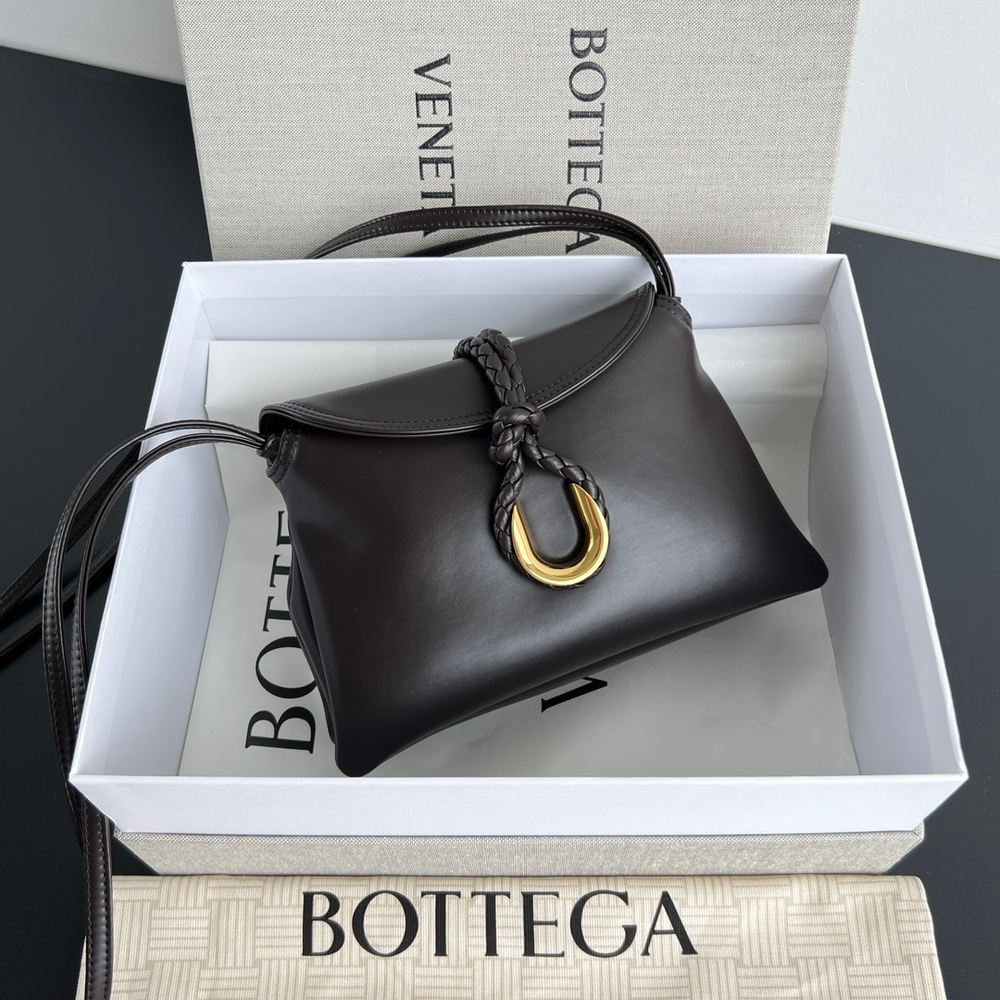 Bottega Veneta Baby Liberta 24 cm