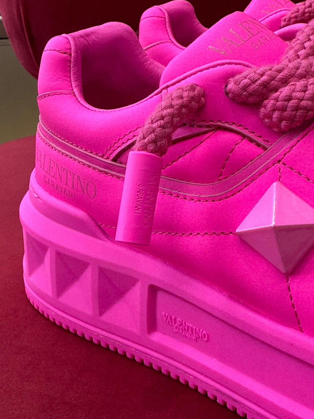 Кроссовки Valentino