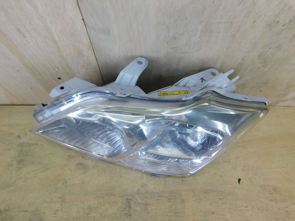 фара левая Toyota Premio ZRT260 265  20-457