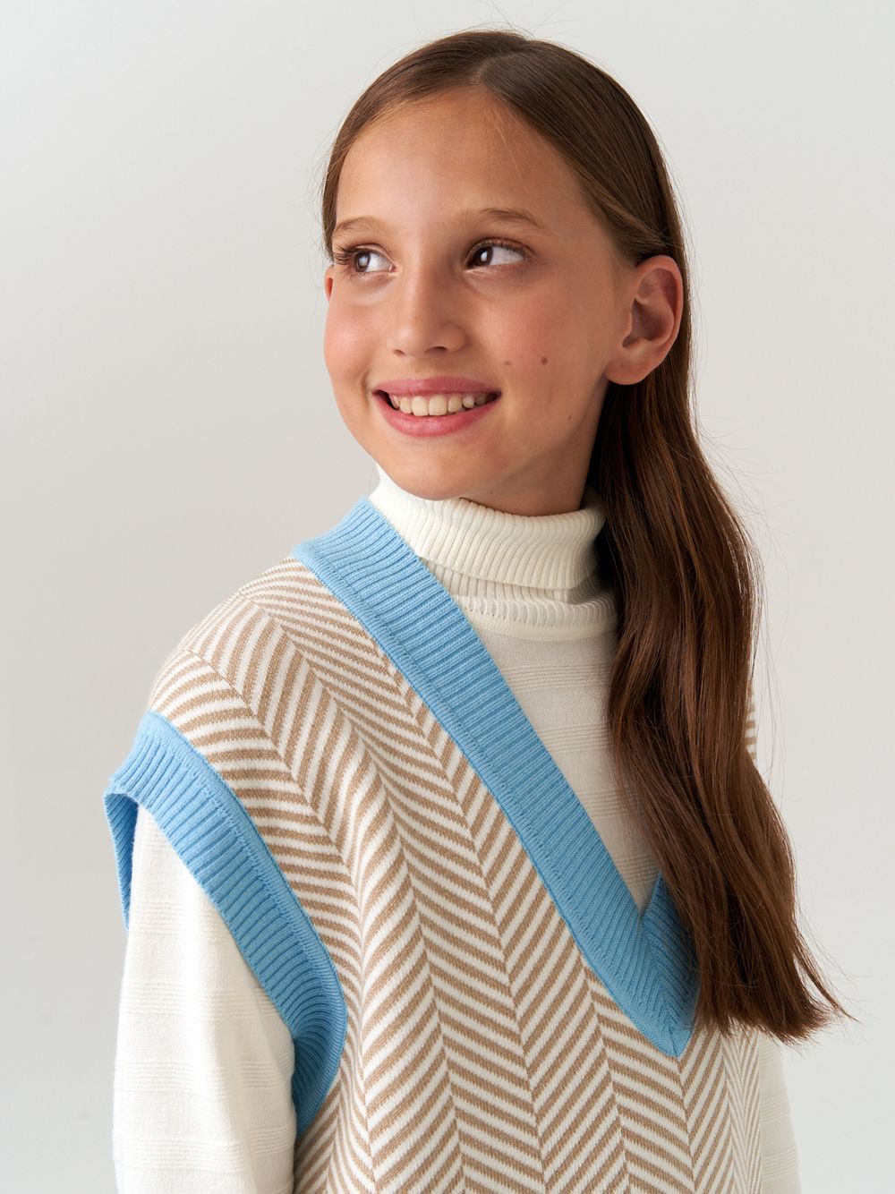 Жилетка для девочки в школу AT953 темно-бежевый