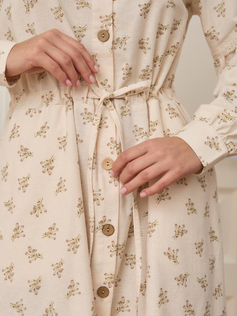 Платье-рубашка с кружевом