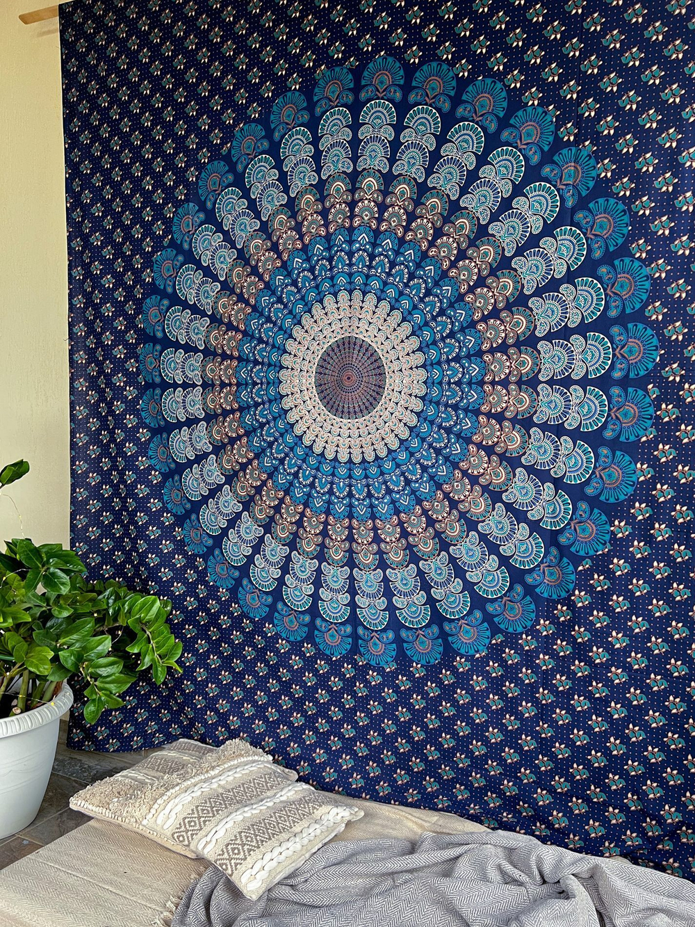 Этническое полотно с мандалой