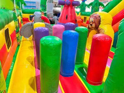 Коммерческий надувной батут "Джунгли" с горкой, 10*6*4.5 м