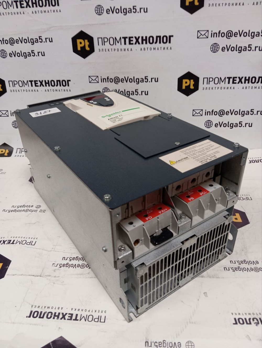 S.E. ATV71HD22N4 с хранения