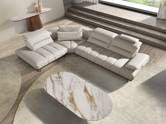 Угловой диван с левым шезлонгом 6243 из светло-серой кожи