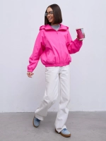 Ветровка с капюшоном